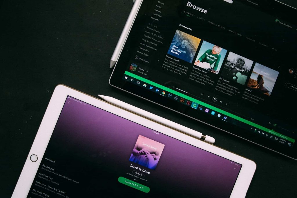 Spotify leans further into podcast streaming by unveiling its new video podcast feature for select podcasts.