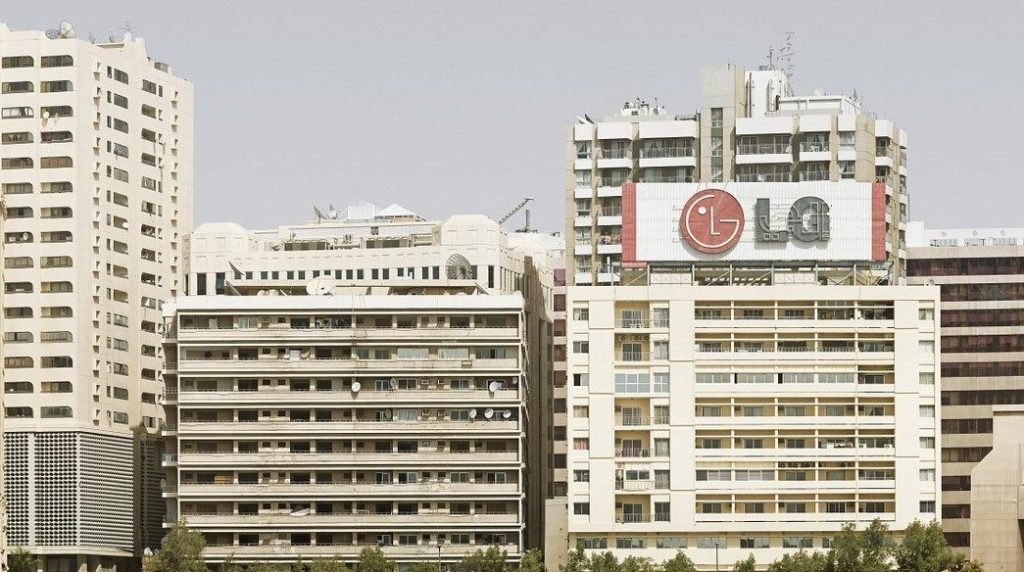 LG Unveils New Battery-Powered Wearable Air Purifier