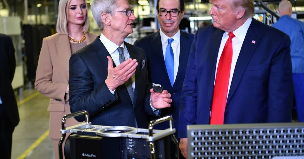 tim cook gave the first mac pro to trump apparently