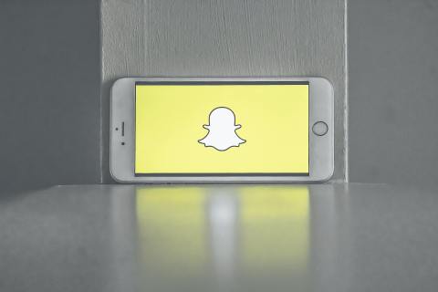 how to make a private story on snapchat