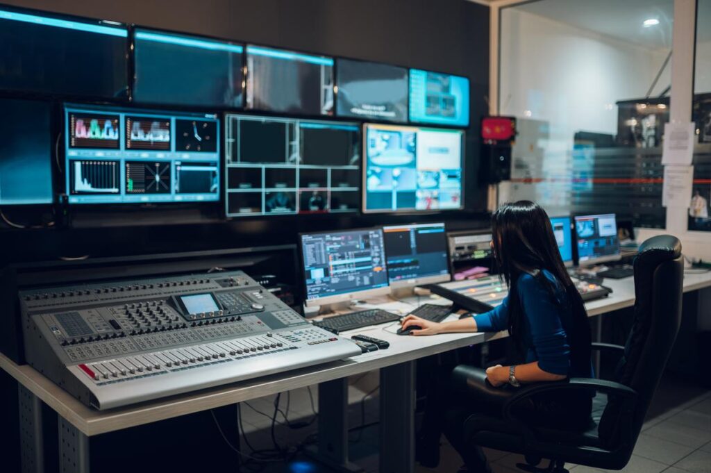 Which Forms of Digital Technology Have Driven the Modern Media Industry? digital technology